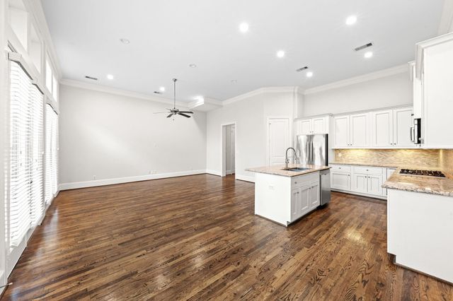 5621 Cohn Meadows Lane, Houston, TX 77007