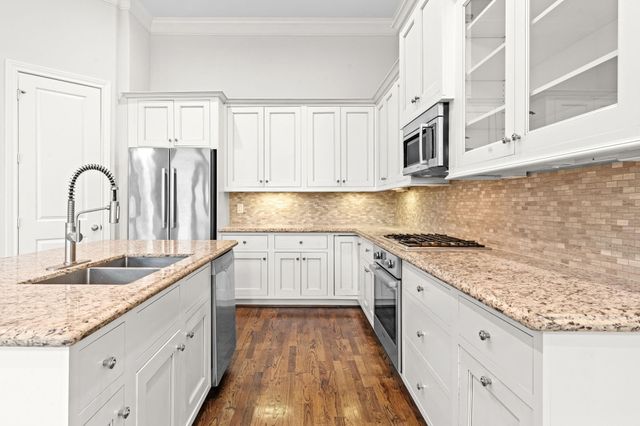 5621 Cohn Meadows Lane, Houston, TX 77007