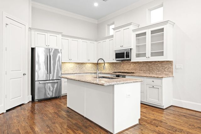 5621 Cohn Meadows Lane, Houston, TX 77007