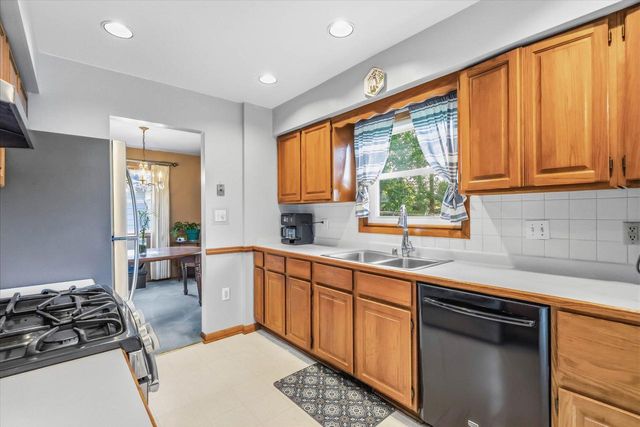 931 Fairview DRIVE, Port Washington, WI 53074