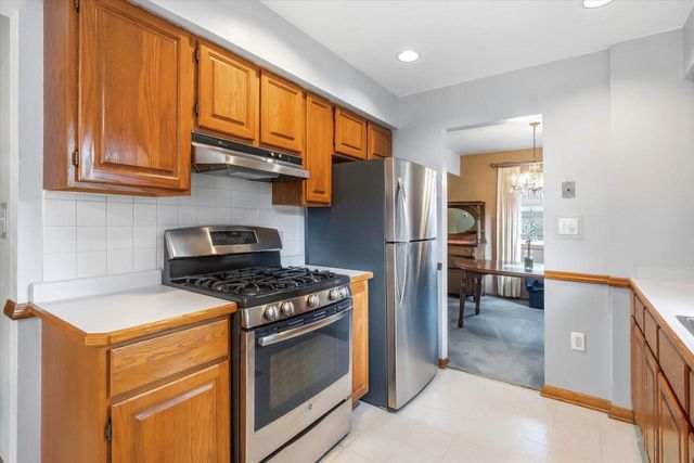 931 Fairview DRIVE, Port Washington, WI 53074