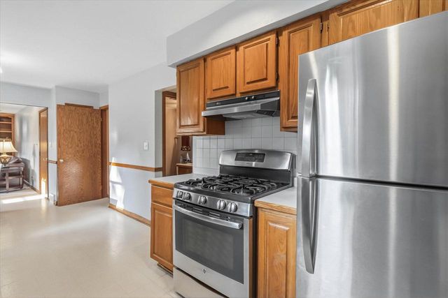 931 Fairview DRIVE, Port Washington, WI 53074