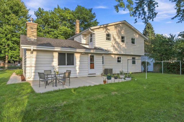 931 Fairview DRIVE, Port Washington, WI 53074