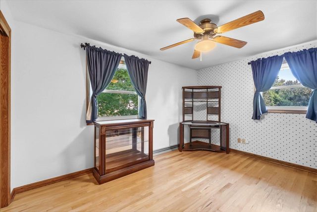 931 Fairview DRIVE, Port Washington, WI 53074