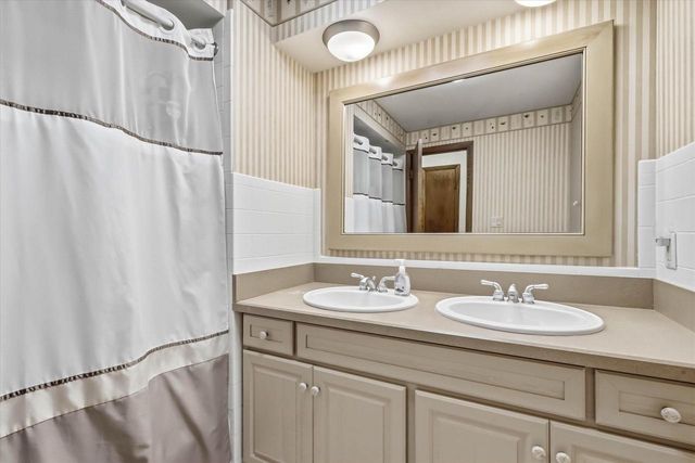 931 Fairview DRIVE, Port Washington, WI 53074