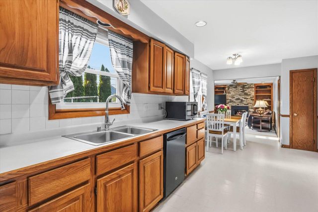 931 Fairview DRIVE, Port Washington, WI 53074