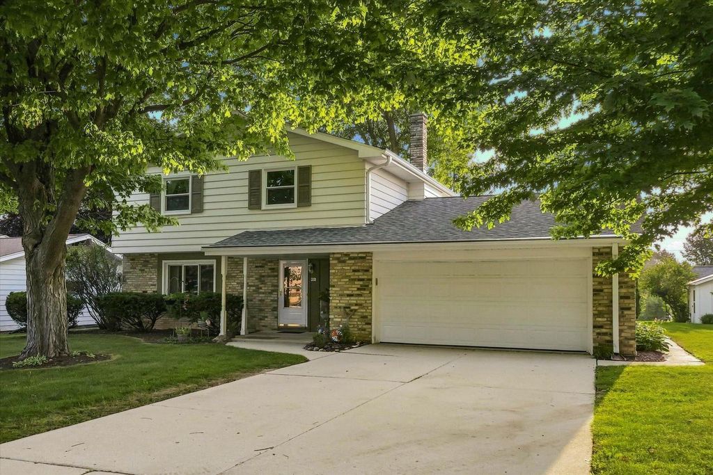 931 Fairview DRIVE, Port Washington, WI 53074