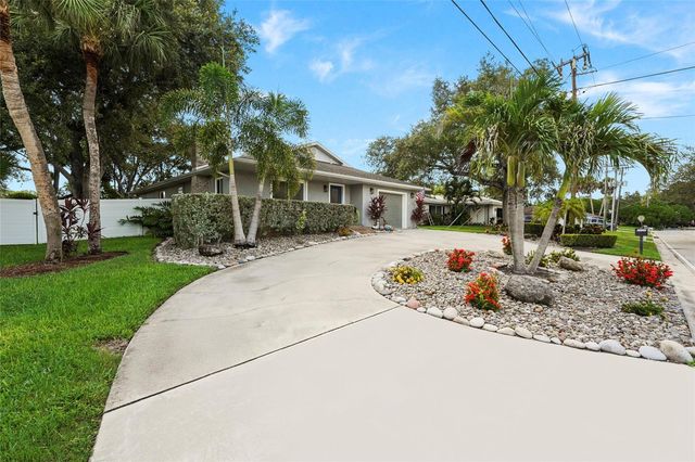 2129 LINWOOD DRIVE, Sarasota, FL 34232