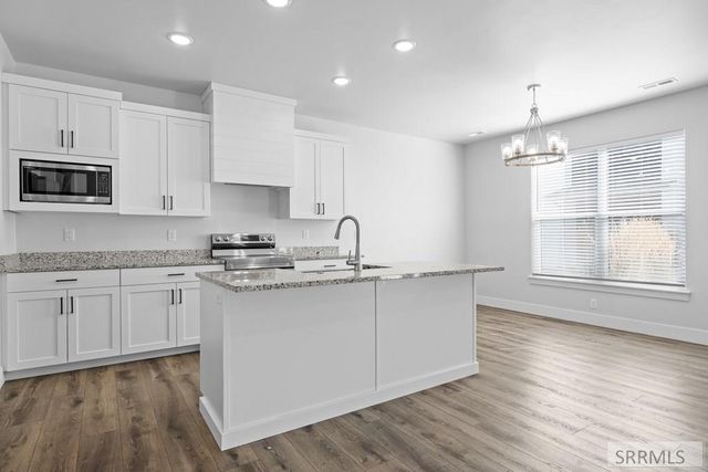 294 W 4th S, Sugar City, ID 83448