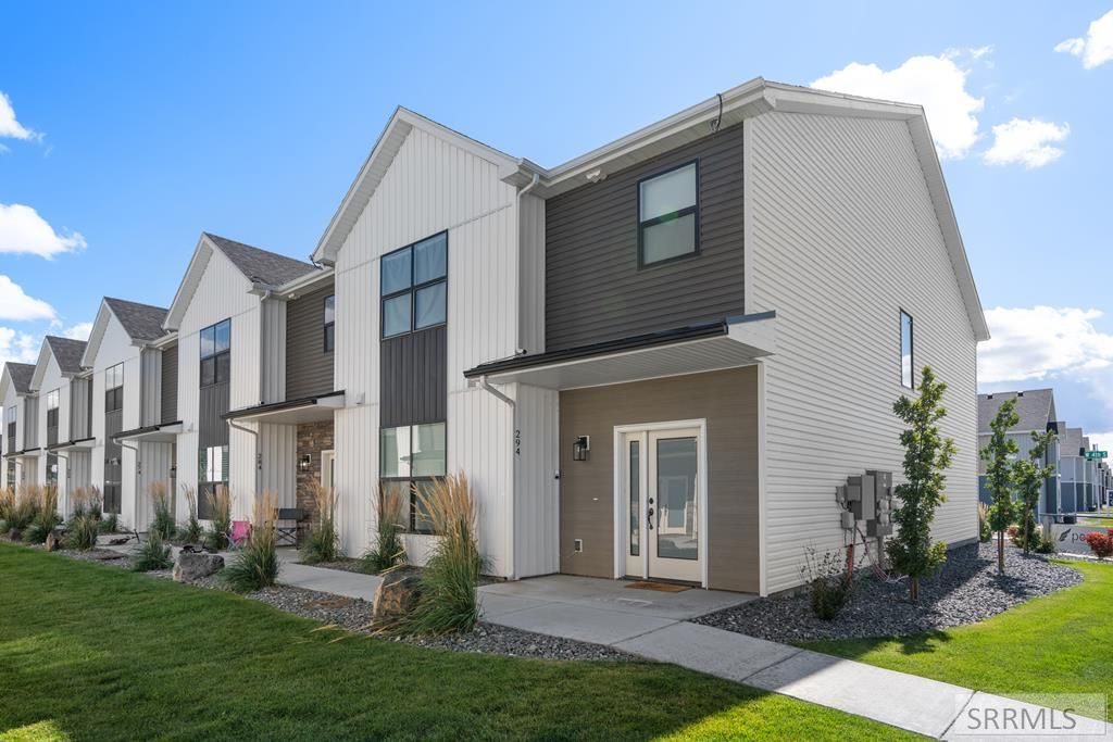 Image 1 of property listing at 294 W 4th S, Sugar City, ID 83448