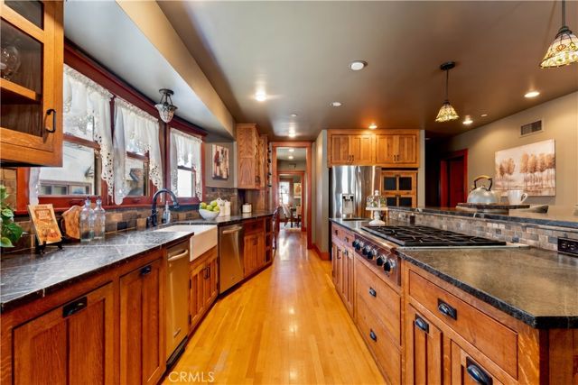 109 E Grandview, Sierra Madre, CA 91024