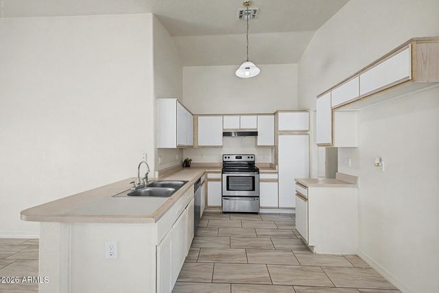 8563 W MISSION Lane, Peoria, AZ 85345