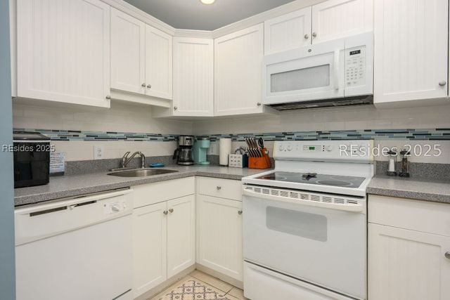 85 Folly Field Rd Apt 119, Hilton Head Island, SC 29928