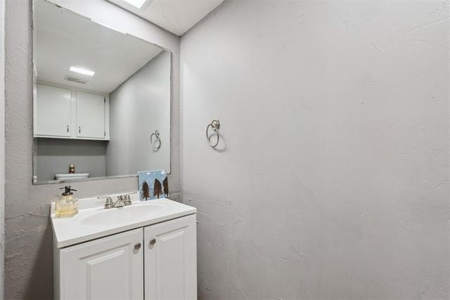 9605 Hefner Village Boulevard, Oklahoma City, OK 73162