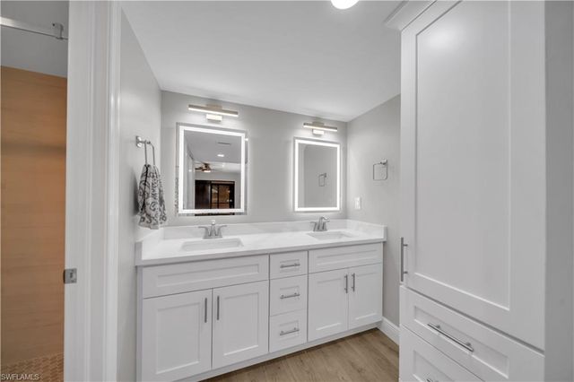 5790 Trailwinds DR 111, Fort Myers, FL 33907