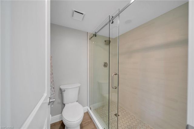 5790 Trailwinds DR 111, Fort Myers, FL 33907