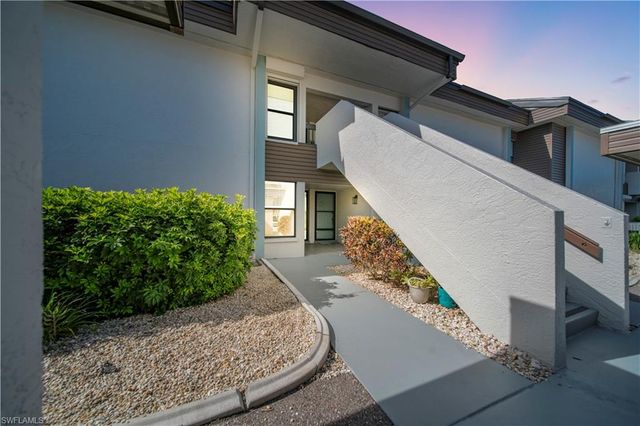 5790 Trailwinds DR 111, Fort Myers, FL 33907