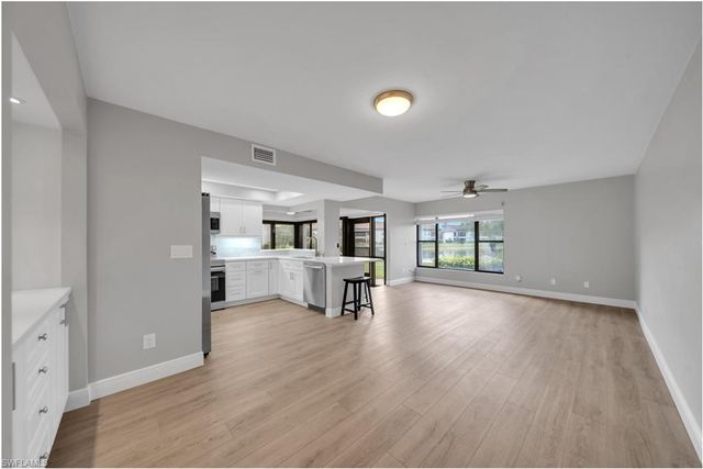 5790 Trailwinds DR 111, Fort Myers, FL 33907