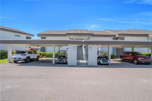 5790 Trailwinds DR 111, Fort Myers, FL 33907