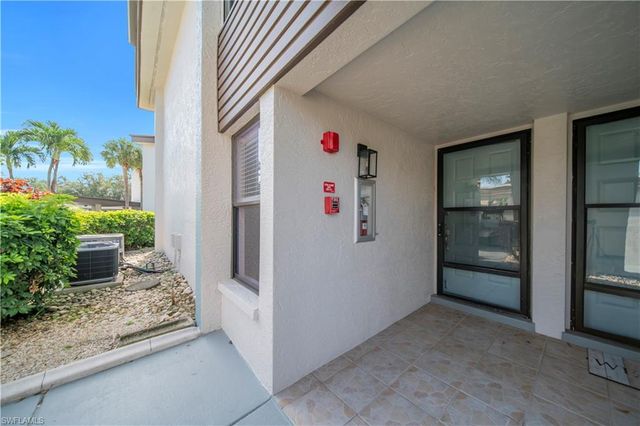 5790 Trailwinds DR 111, Fort Myers, FL 33907