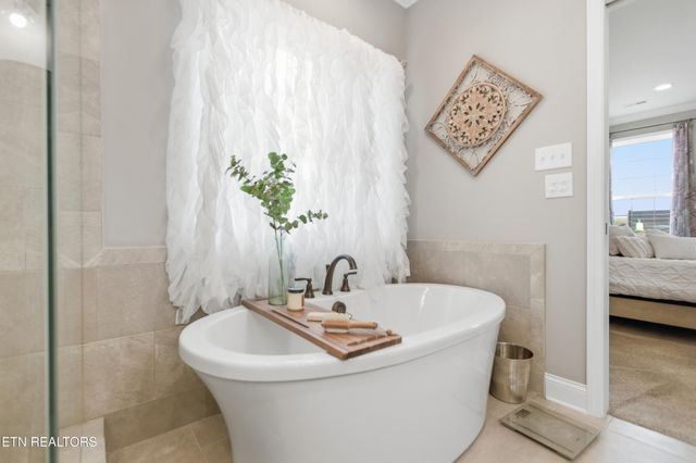 1608 Sugarfield Lane, Knoxville, TN 37932