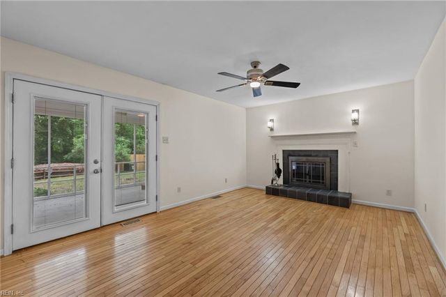 10 Kathy DR, Poquoson, VA 23662