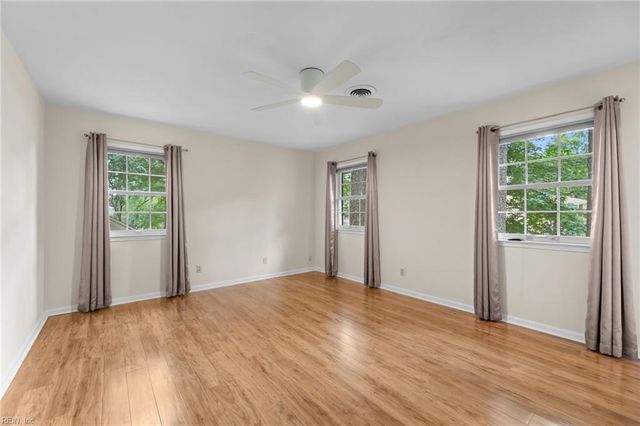 10 Kathy DR, Poquoson, VA 23662