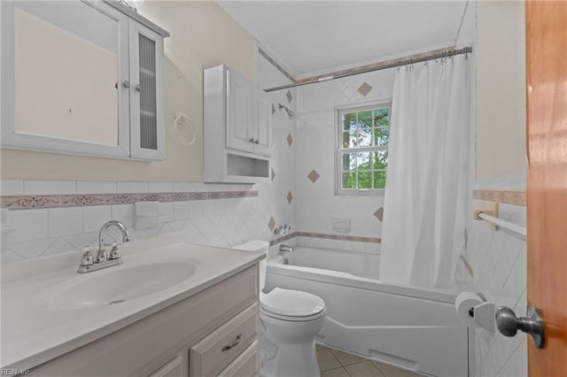 10 Kathy DR, Poquoson, VA 23662