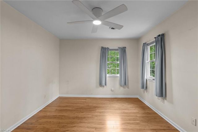 10 Kathy DR, Poquoson, VA 23662