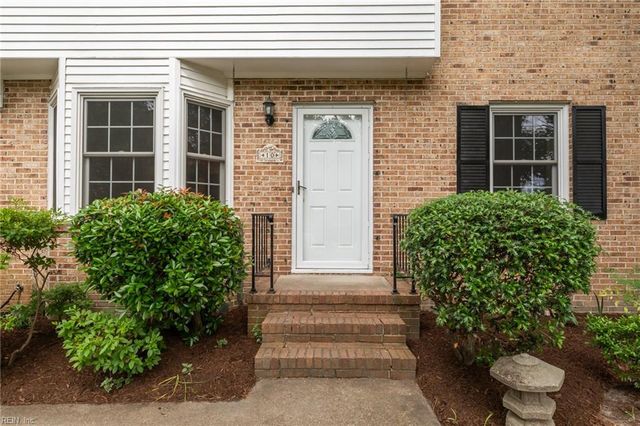 10 Kathy DR, Poquoson, VA 23662