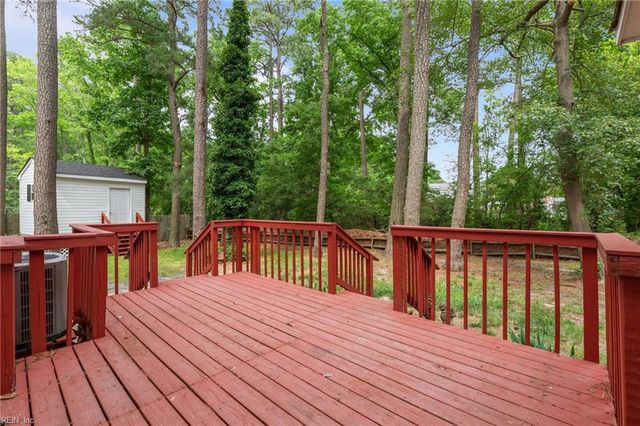 10 Kathy DR, Poquoson, VA 23662