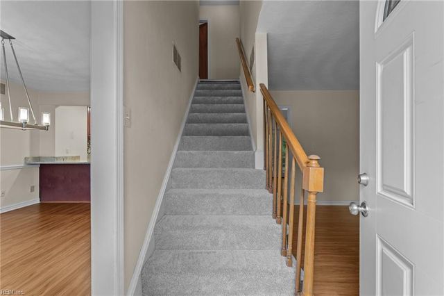 10 Kathy DR, Poquoson, VA 23662