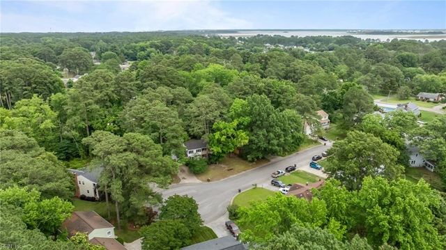 10 Kathy DR, Poquoson, VA 23662