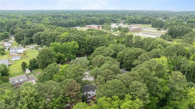 10 Kathy DR, Poquoson, VA 23662