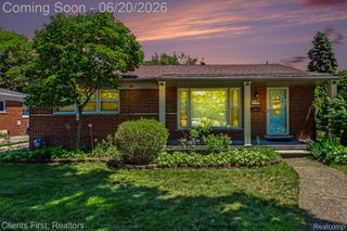 8260 Arnold Street, Dearborn Heights, MI 48127