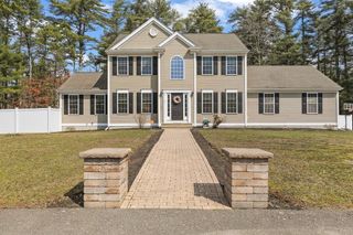 3 Autumn Dr, Wareham, MA 02576