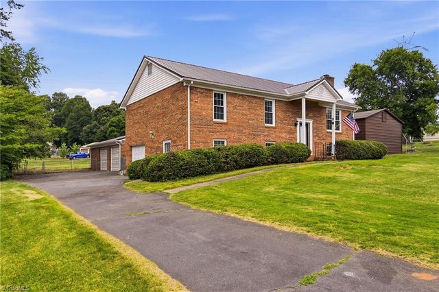 3593 Deerhunter Lane, Tobaccoville, NC 27050