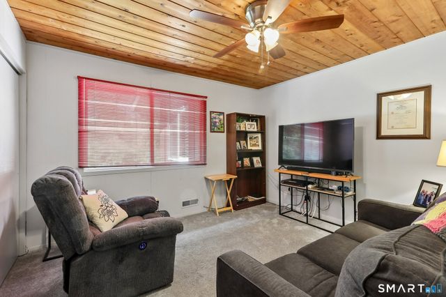 4 Alan Road, Danbury, CT 06810