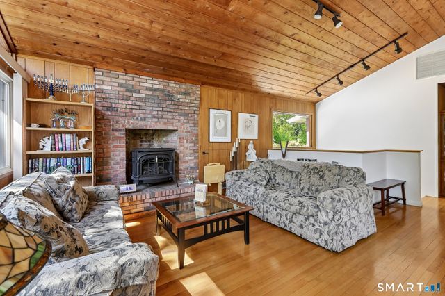4 Alan Road, Danbury, CT 06810