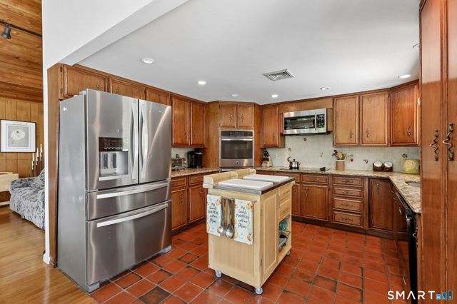4 Alan Road, Danbury, CT 06810