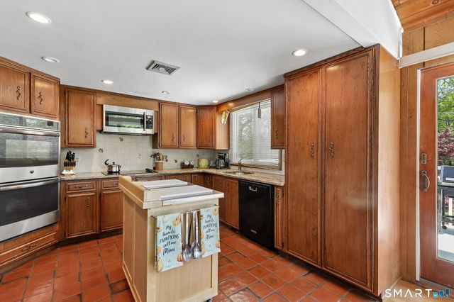 4 Alan Road, Danbury, CT 06810