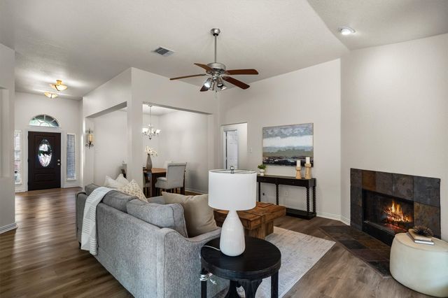 4324 Stone Hollow Way, Fort Worth, TX 76040