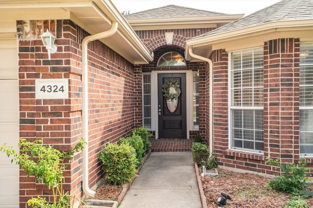 4324 Stone Hollow Way, Fort Worth, TX 76040