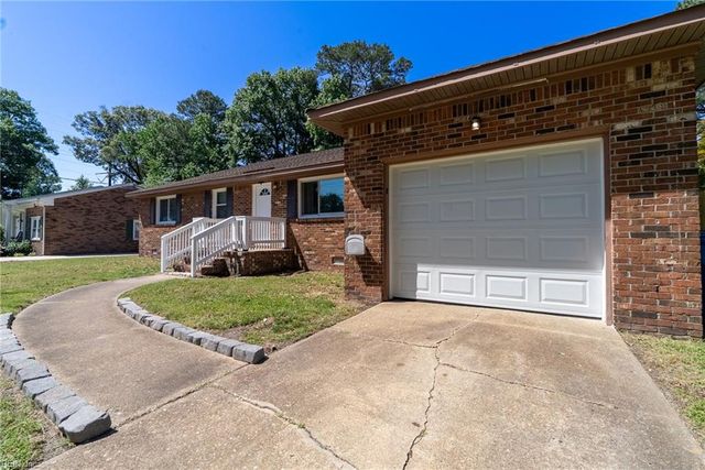 207 McCosh DR, Chesapeake, VA 23320