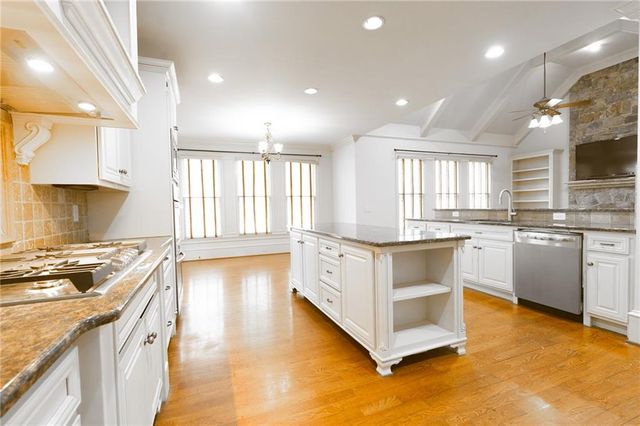 5127 Bentwater Lane SW, Lilburn, GA 30047