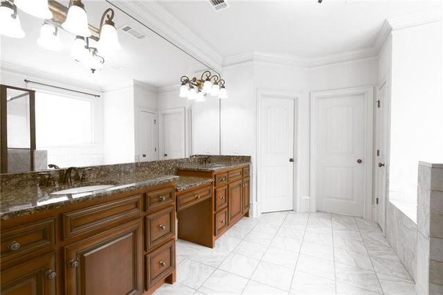 5127 Bentwater Lane SW, Lilburn, GA 30047