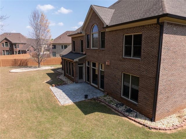 5127 Bentwater Lane SW, Lilburn, GA 30047