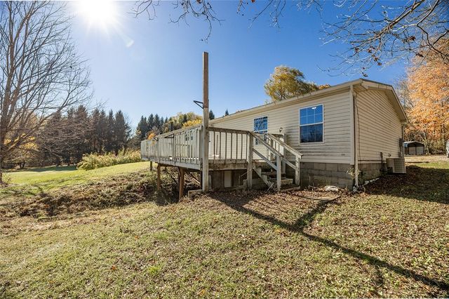 198 W Drive Rd, Plain Grove Twp, PA 16156