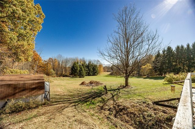 198 W Drive Rd, Plain Grove Twp, PA 16156