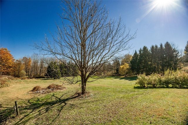 198 W Drive Rd, Plain Grove Twp, PA 16156